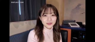 刚上大一的年轻小姐姐被约到男友出租房打炮,被操得好嗨哟