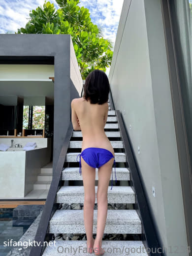 【2024-01-10】Rolling on the bed as naked❤️.m4v